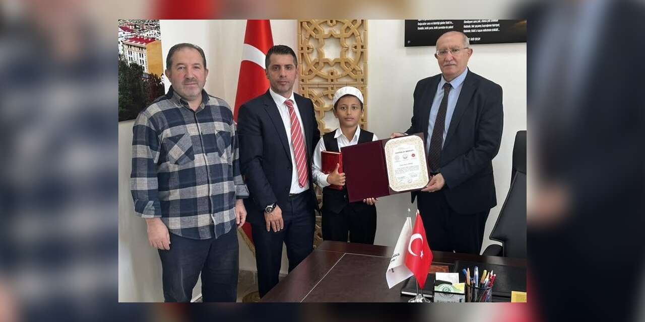 Bayburt’ta örgün eğitimle birlikte hafızlık programı 154’üncü mezununu verdi
