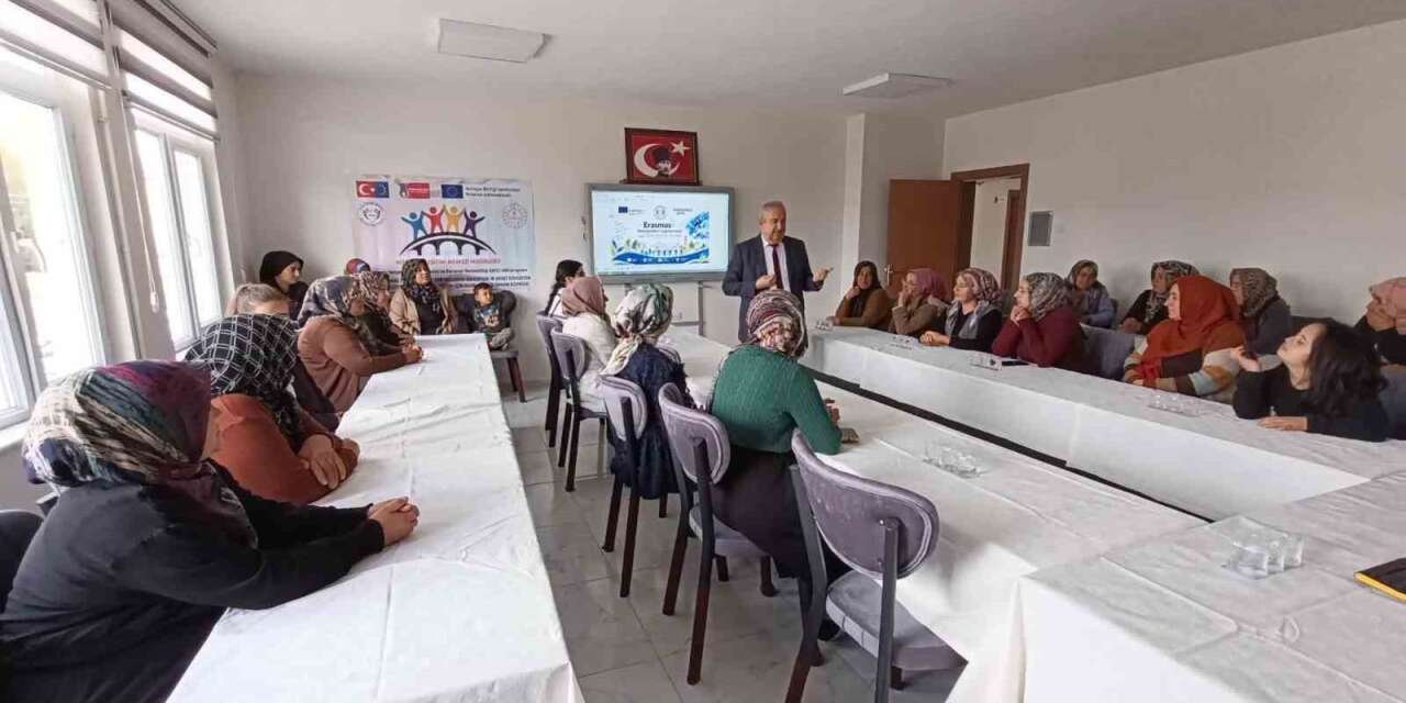 Niğde Halk Eğitimi Merkezi, Erasmus+ deneyimlerini Çiftlik’te paylaştı