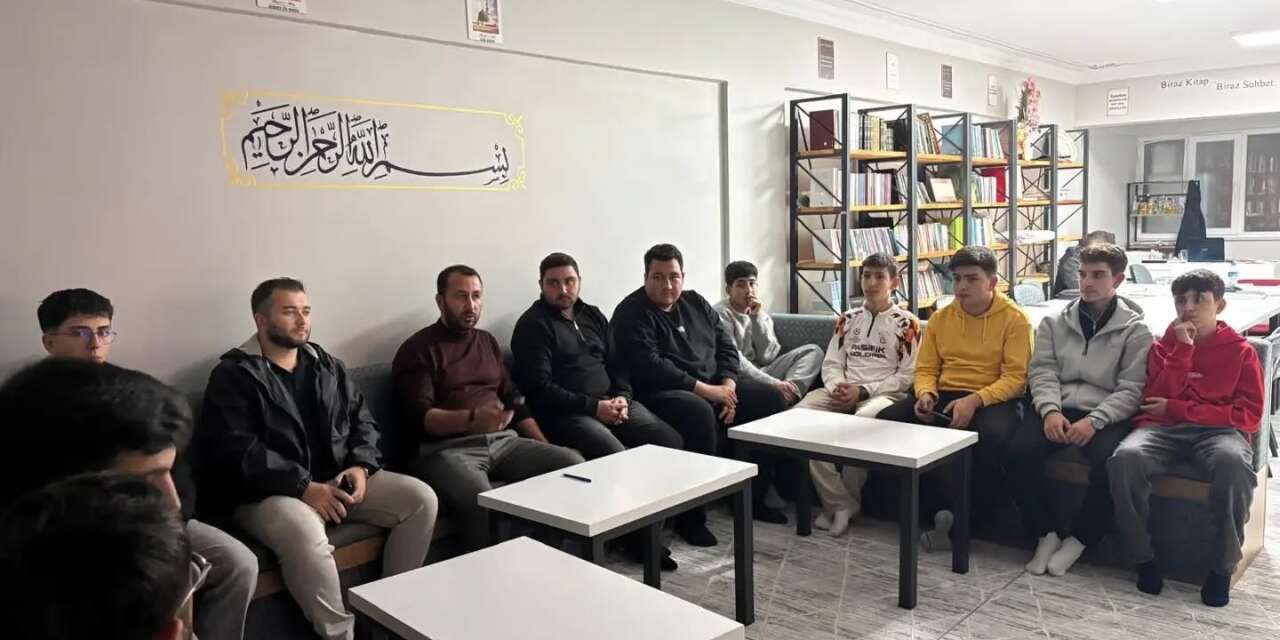 Bayburt’ta gençler Aliya İzzetbegoviç’i andı