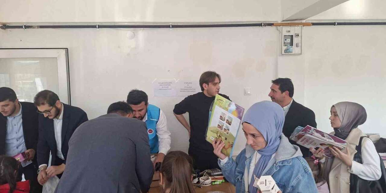 Hisarcık’ta kitap fuarı açıldı