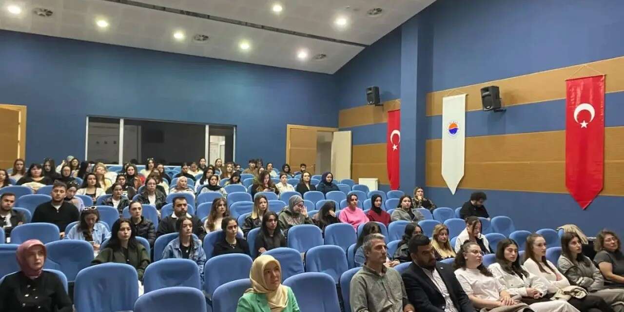 Sinop’ta gençler sağlıklı ilişkiler konusunda bilinçlendirildi