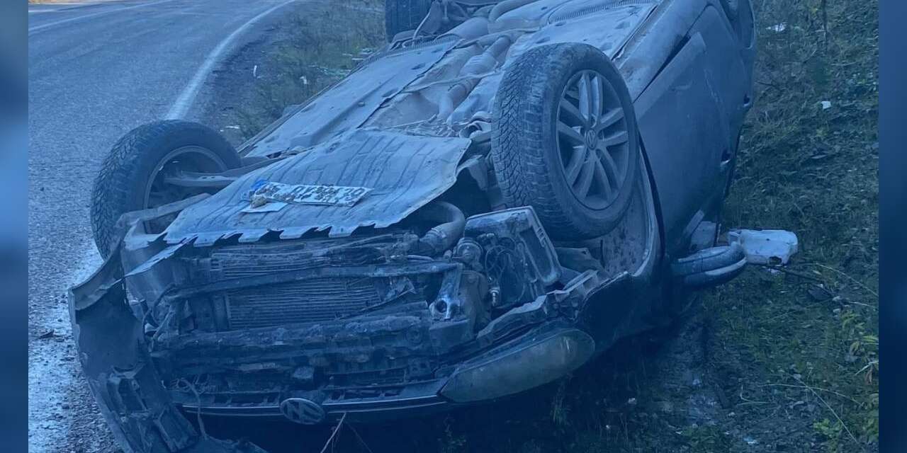 Sinop’ta otomobil takla attı: 2 yaralı