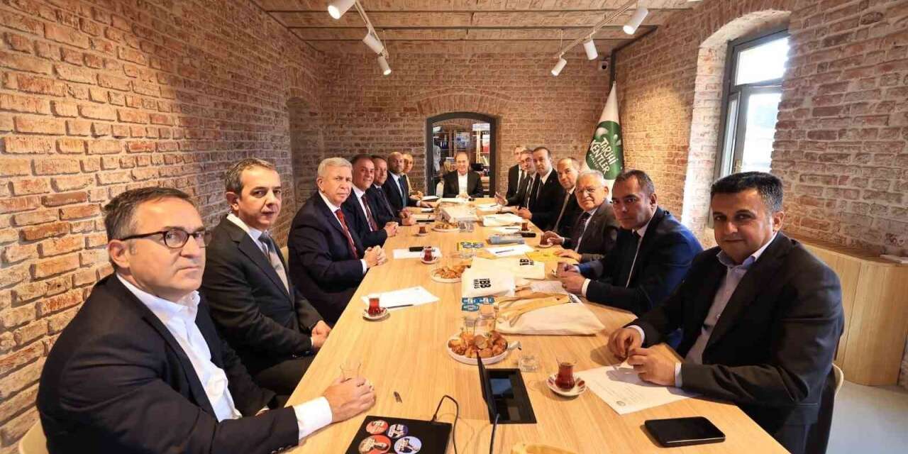 Başkan Büyükkılıç İstanbul’da Şehir Araştırmaları Merkezi açılışına katıldı