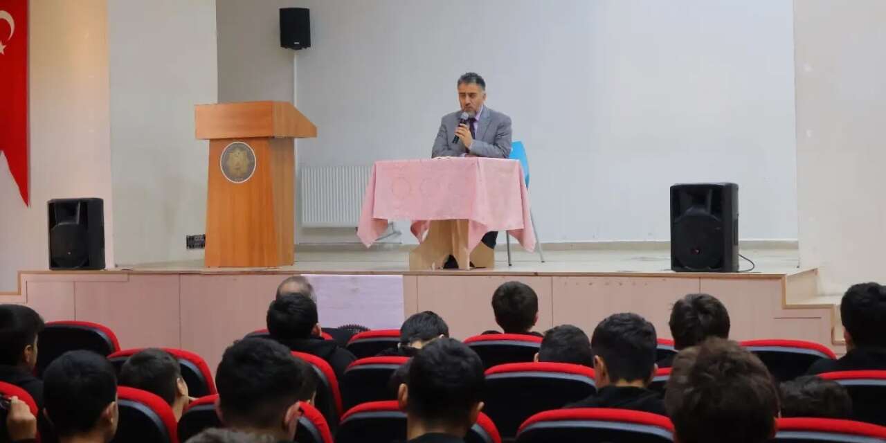 İl Müftüsü Bektaş imam hatipli öğrencilerle bir araya geldi