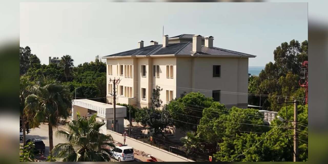 Payas ilçe jandarma komutanlığı  binasında sona yaklaşıldı