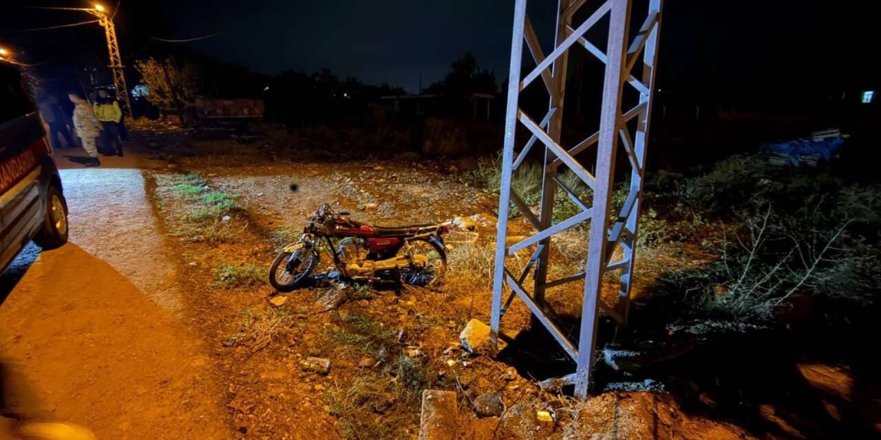 Elektrik direğine çarpan motosiklet sürücüsü hayatını kaybetti
