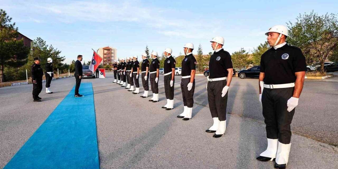 Vali Akmeşe, 807 polis adayıyla  derste buluştu