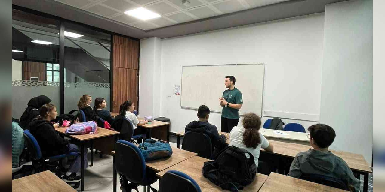 Kursiyerlere fiziksel aktivite eğitimi