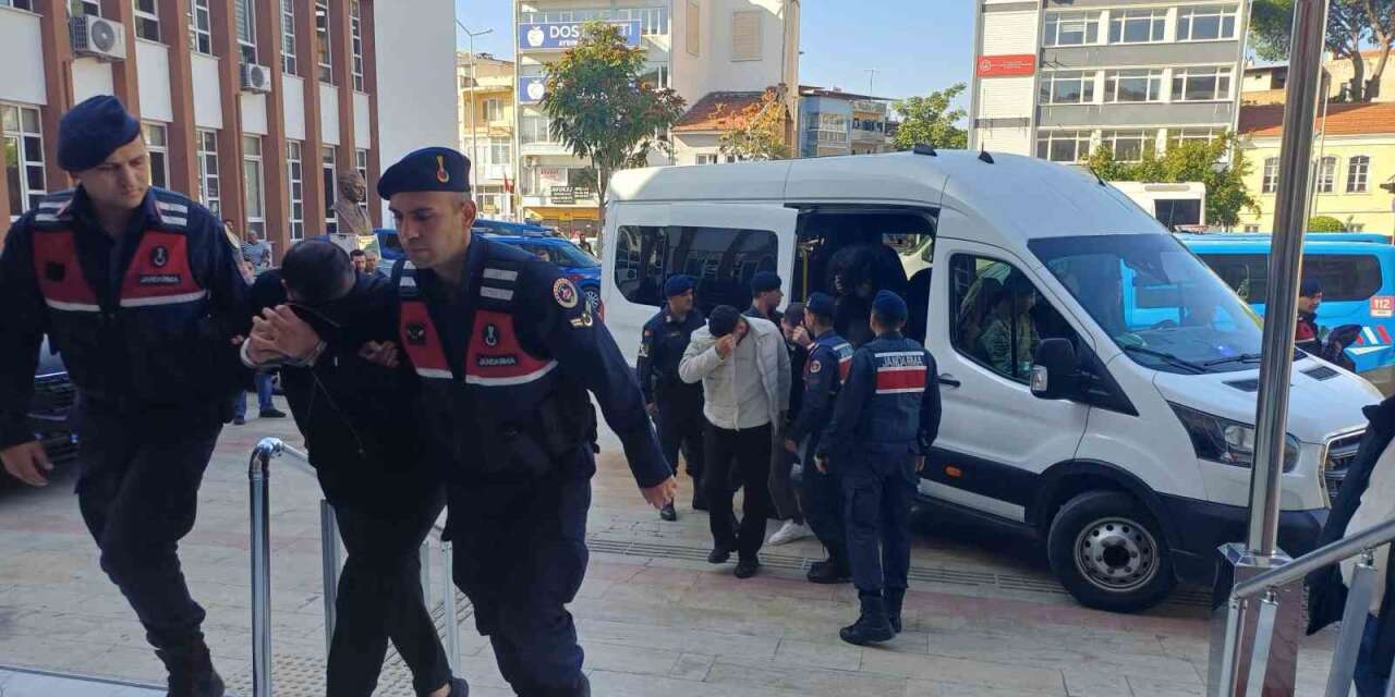 Uyuşturucu operasyonunda yakalanan 98 şüpheli adliyeye sevk edildi