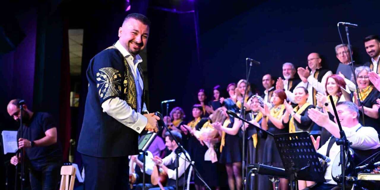 Manisalılar Neşet Ertaş türküleriyle unutulmaz bir gece yaşadı