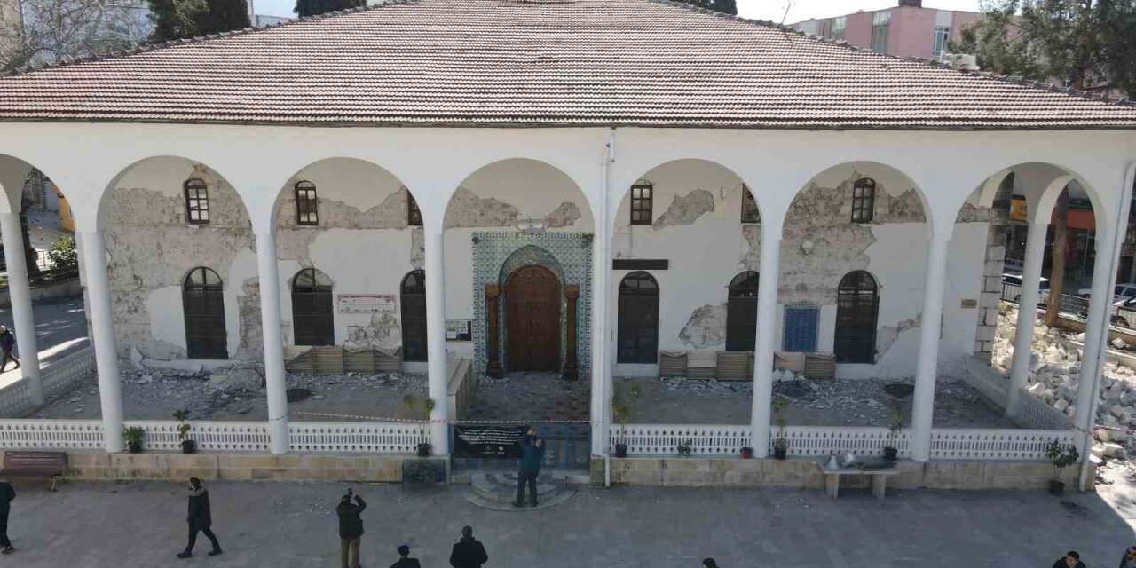 Osmaniye’de tarihi Envar-ul Hamit Camii dualarla yeniden ibadete açıldı