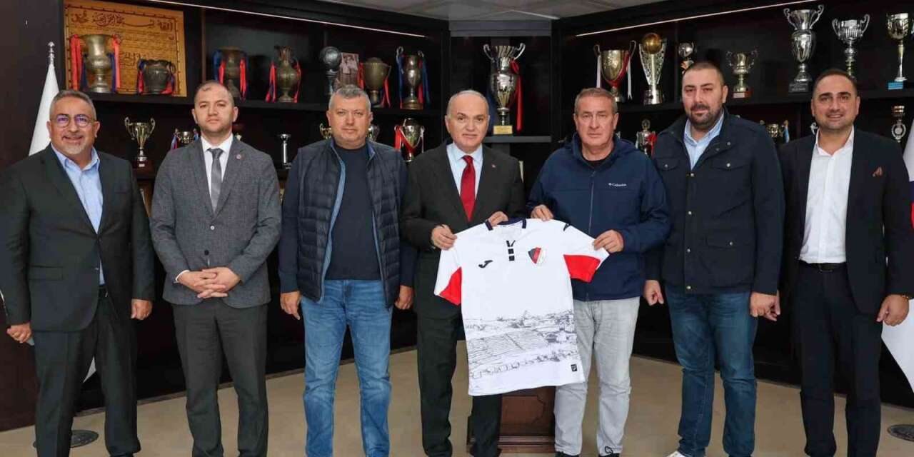 Başkan Özlü futbolculara bir araya geldi