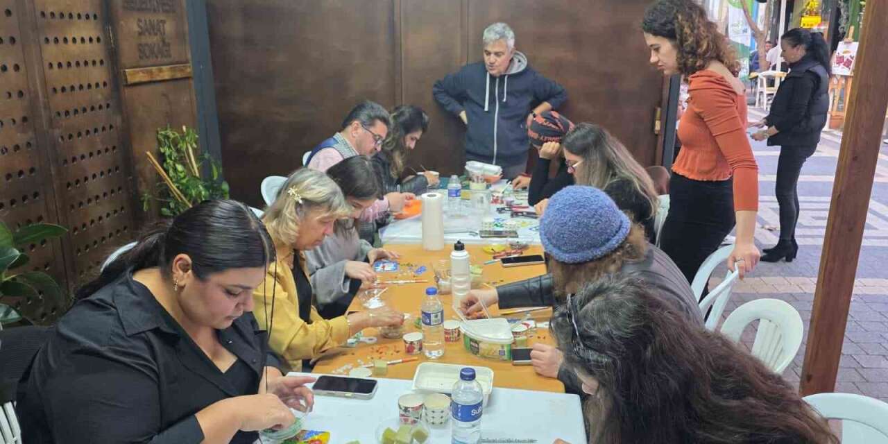 Bandırma’da cam mozaik ve vitray atölye çalışması düzenlendi