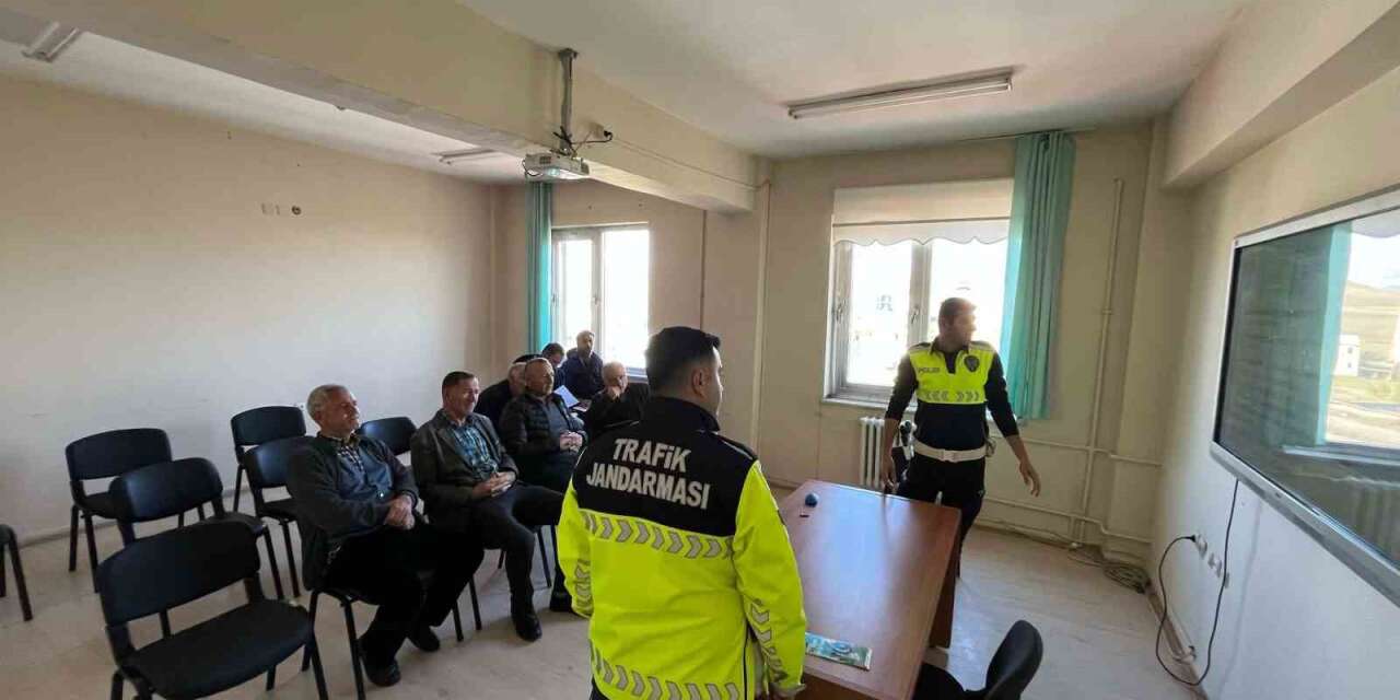 Akyaka’da okul servis şoförlerine trafik eğitimi