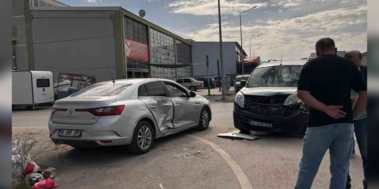 Gönen Sanayi Sitesi’nde trafik kazası kamerada