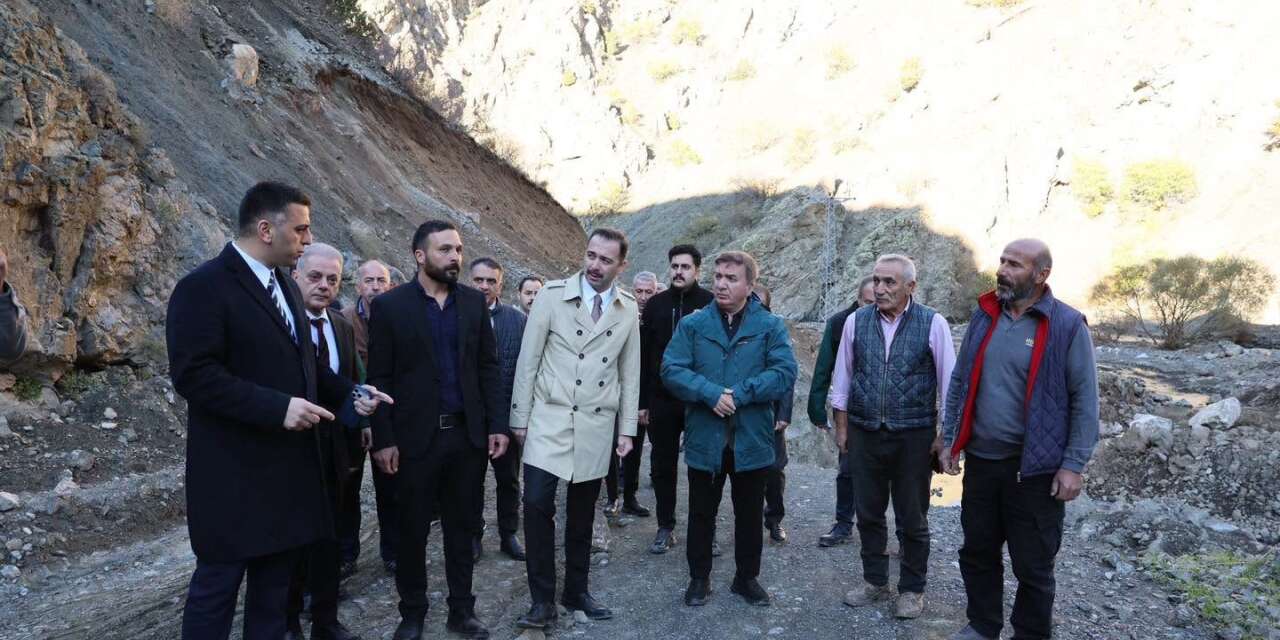 Erzincan’da yağıştan zarar gören köy yolları ve altyapı için çalışma yürütülüyor
