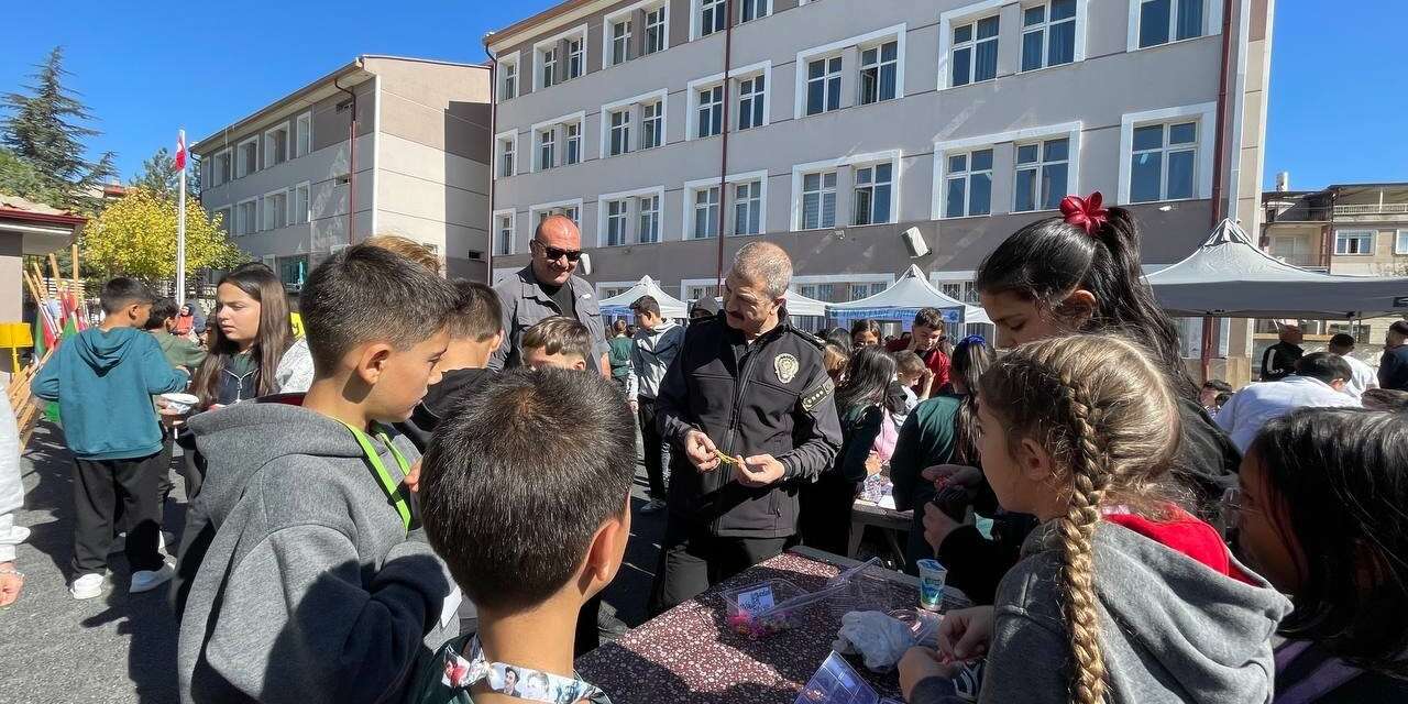 Karaman’da Filistin’e destek için hayır panayırı ve resim sergisi düzenlendi