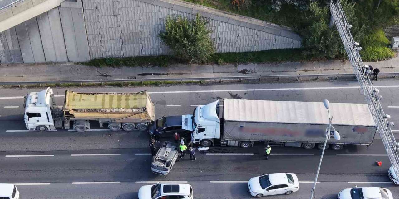 Bağcılar’da zincirleme kaza: 2 yaralı