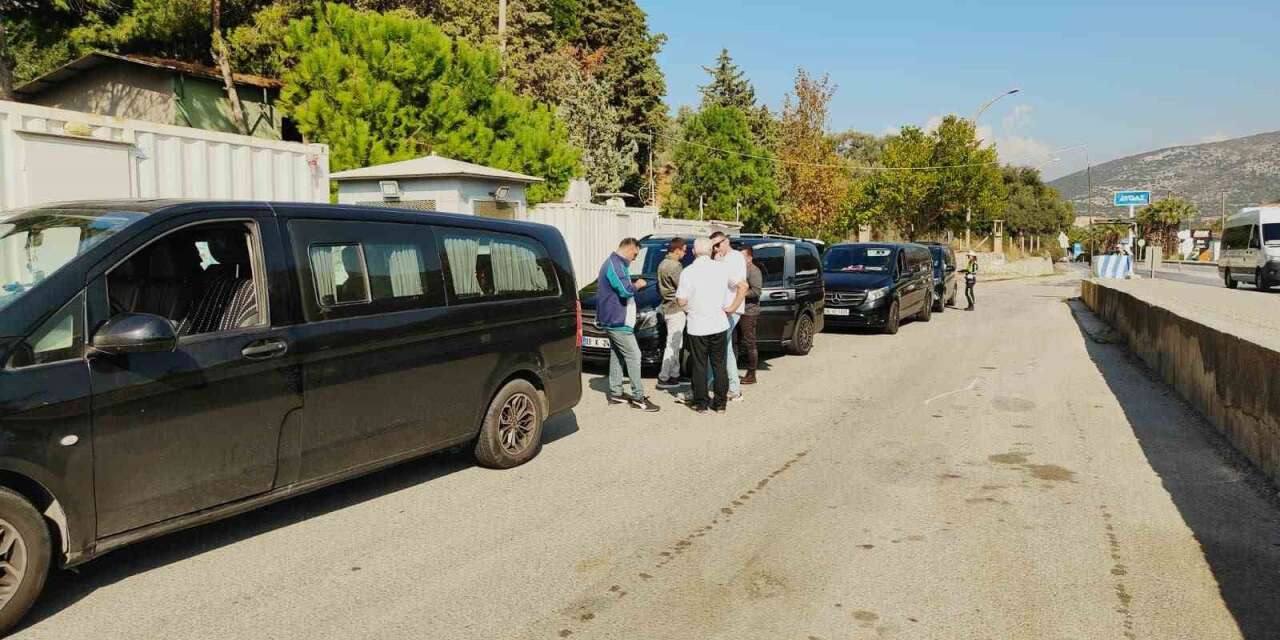 Kuşadası’nda turist taşıyan araçlara sıkı denetim
