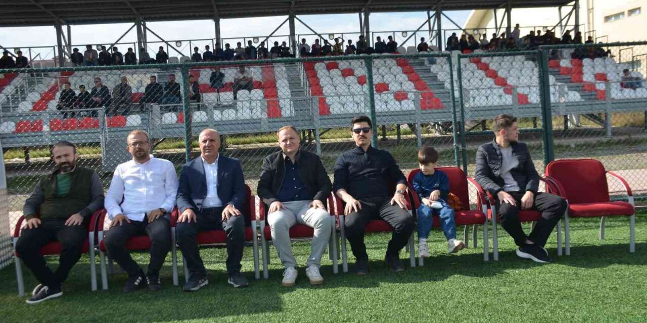 Bulanık Gençlerbirliği şampiyon oldu, play-off biletini aldı