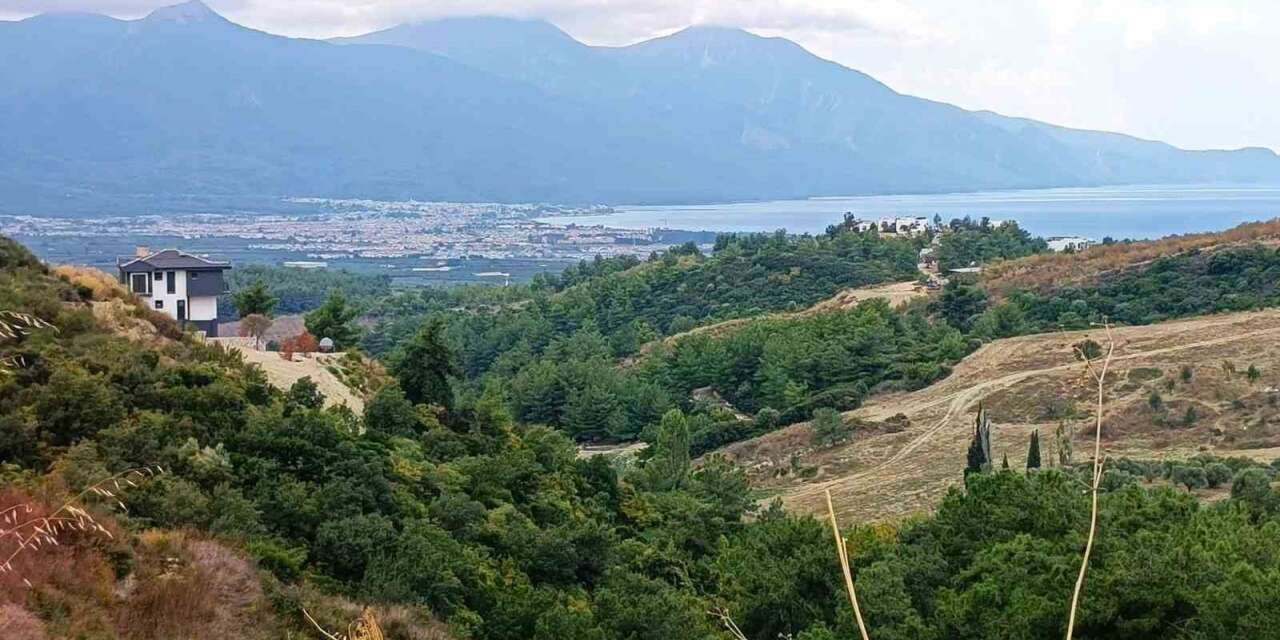 Toskana’ya benzetilen doğal alan çöplerden temizlendi