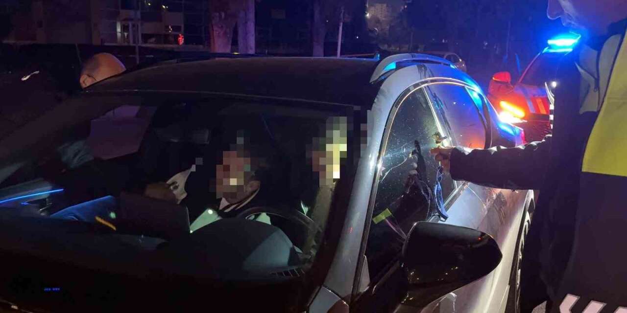 Kayseri’de kırmızı ışıkta bekleyen sürücü ve yolcu uyuyakaldı