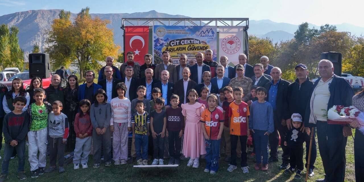 Hakkari’de 262 elektrikli çit dağıtıldı