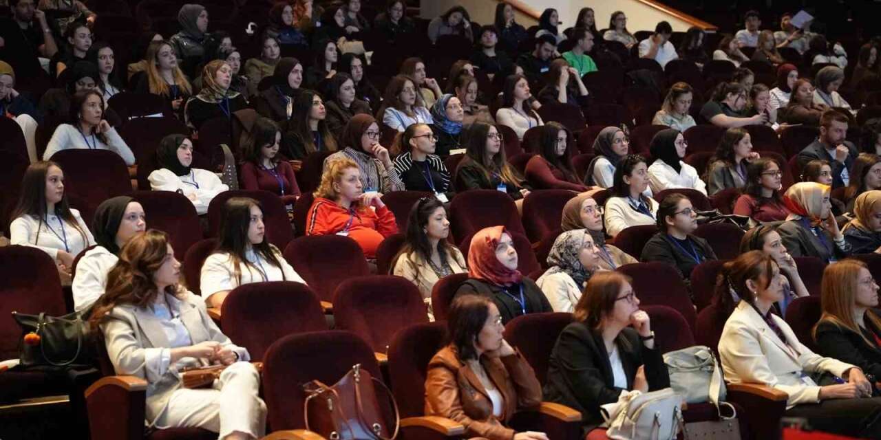 Bursa’da anne sütü sempozyumuna yoğun ilgi