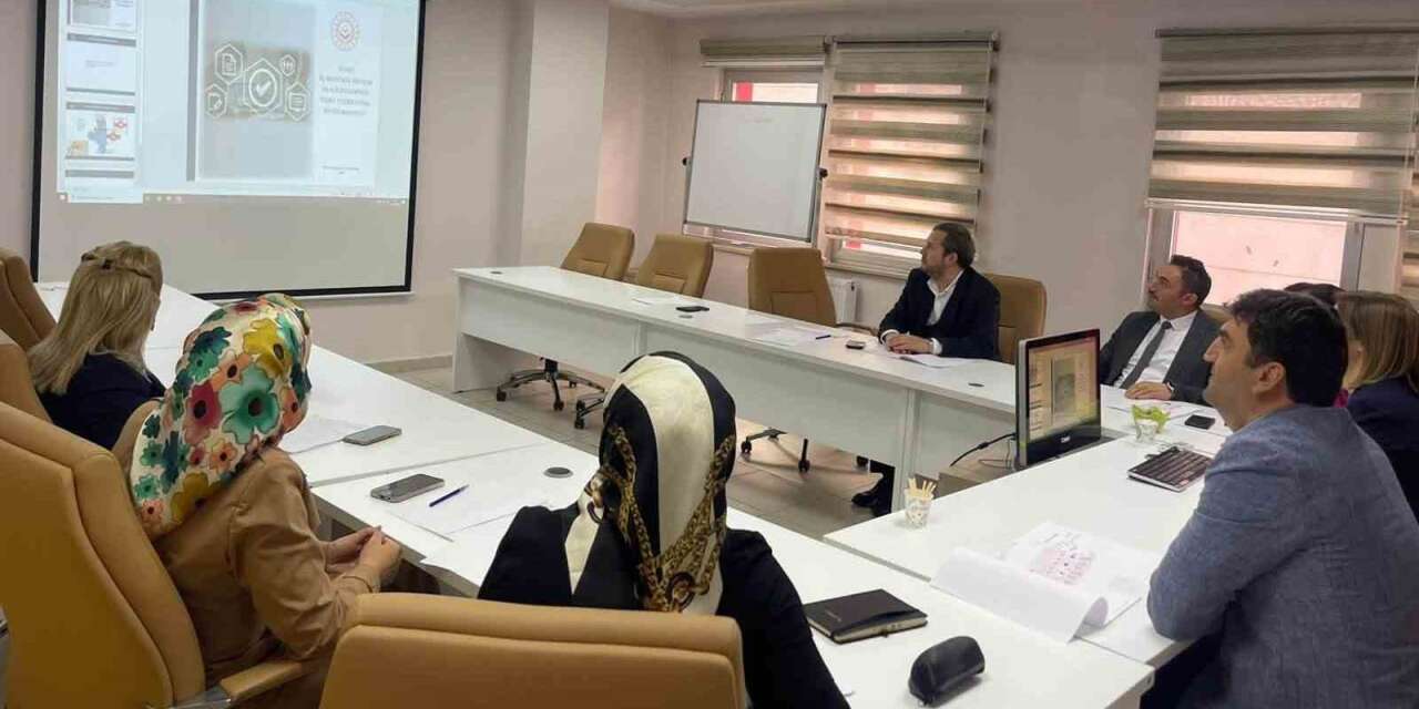 Bayburt’ta kurum yöneticilerine iç kontrol ve risk yönetimi eğitimi verildi