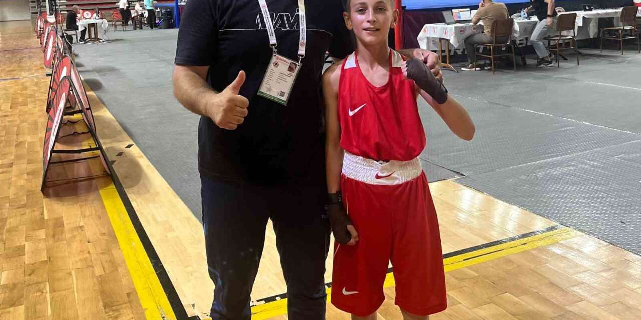 Bayburtlu minik boksör Çetin SEM sporcusu oldu