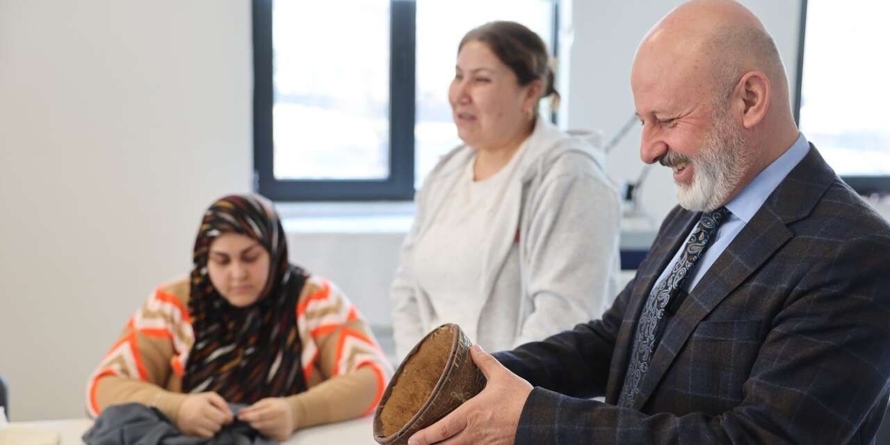 Başkan Çolakbayrakdar: "Kocasinan akademi ile 7’den 70’e herkesin mutluluğunu artırıyoruz"