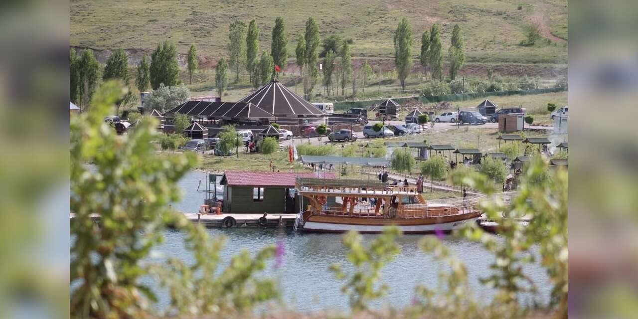 Demirözü’nde restoran ve tekne turu hizmetleri sezonu tamamladı