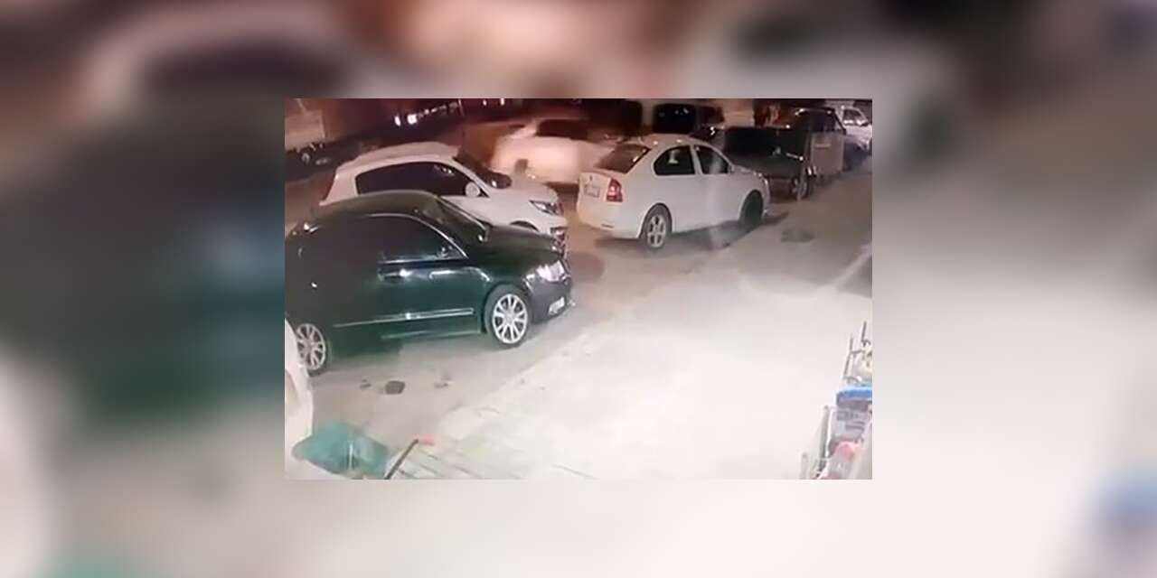 Erzurum’da direksiyonu kilitlenen aracın kaza anı kamerada
