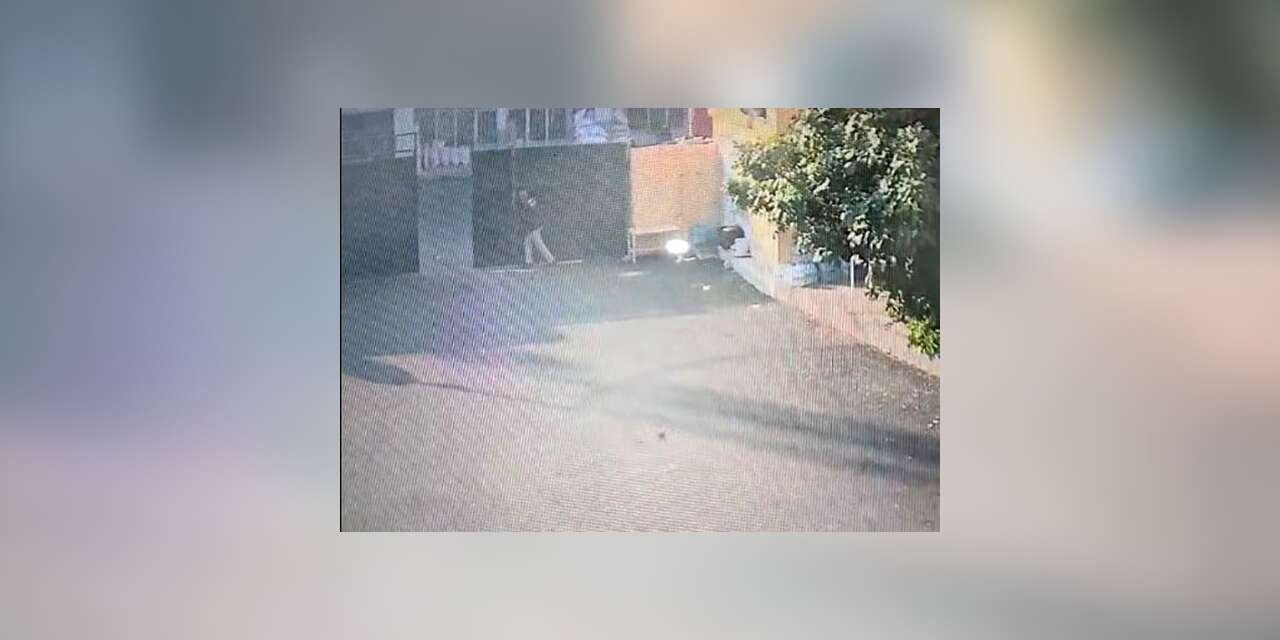 Halde üzerine demir kapı düşen bekçi yaralandı