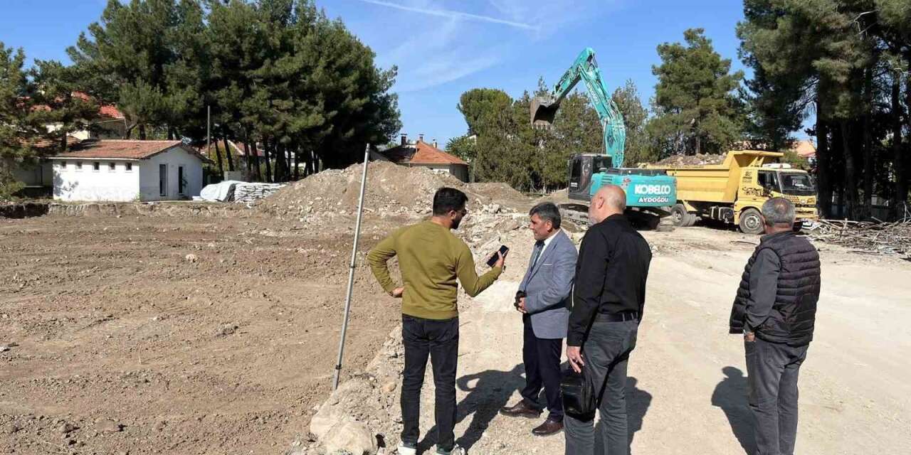 Çivril Karayahşiler Okulu yenileniyor