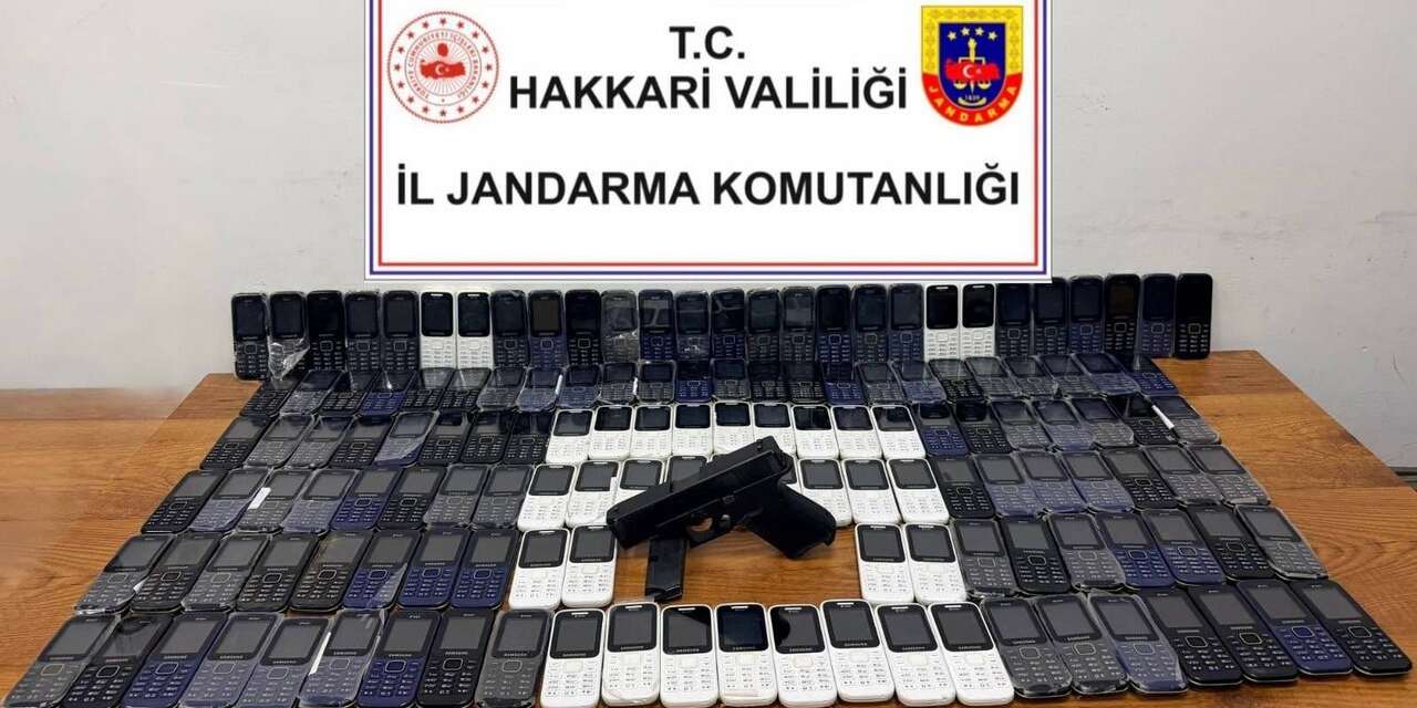 Hakkari’de 142 kaçak cep telefonu ele geçirildi