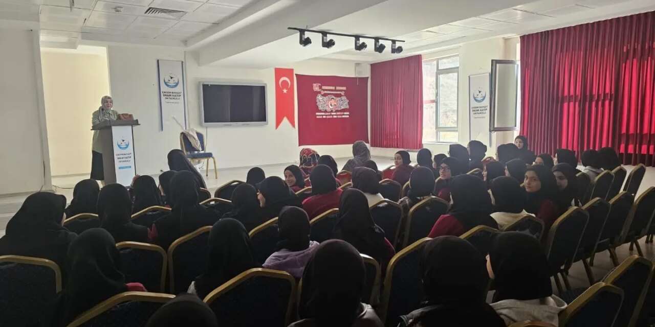 Bayburt’ta öğrencilere sabır ve tevekkülün önemi anlatıldı