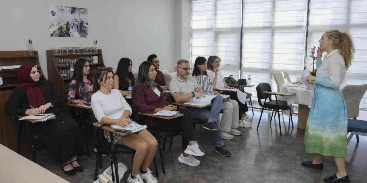 Mersin’de MERCEK kurslarıyla turizm sektörüne nitelikli personel yetiştiriliyor