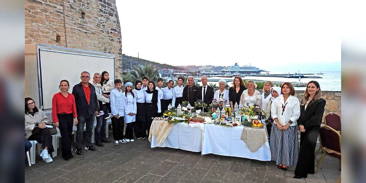 Çeşmeli öğrenciler, tarihî lezzetleri Kültür Sofrası’na taşıdı