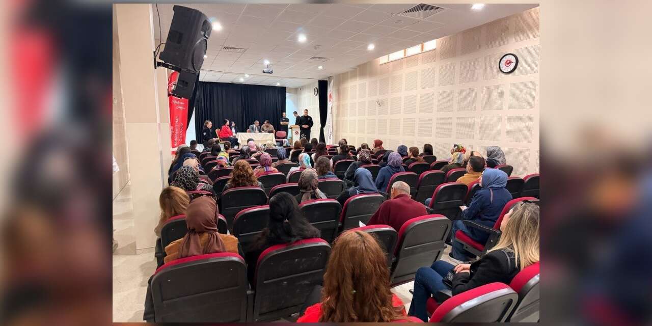Niğde’de polisten öğrenci ve velilere güvenlik eğitimi