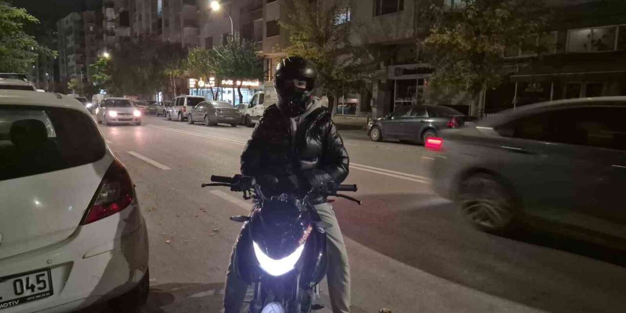 Kadın sürücü trafikte tartıştığı motosikletlinin üzerine yürüdü