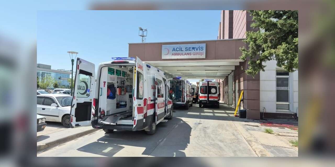 Arkadaşların bıçaklı şakalaşması hastanede bitti