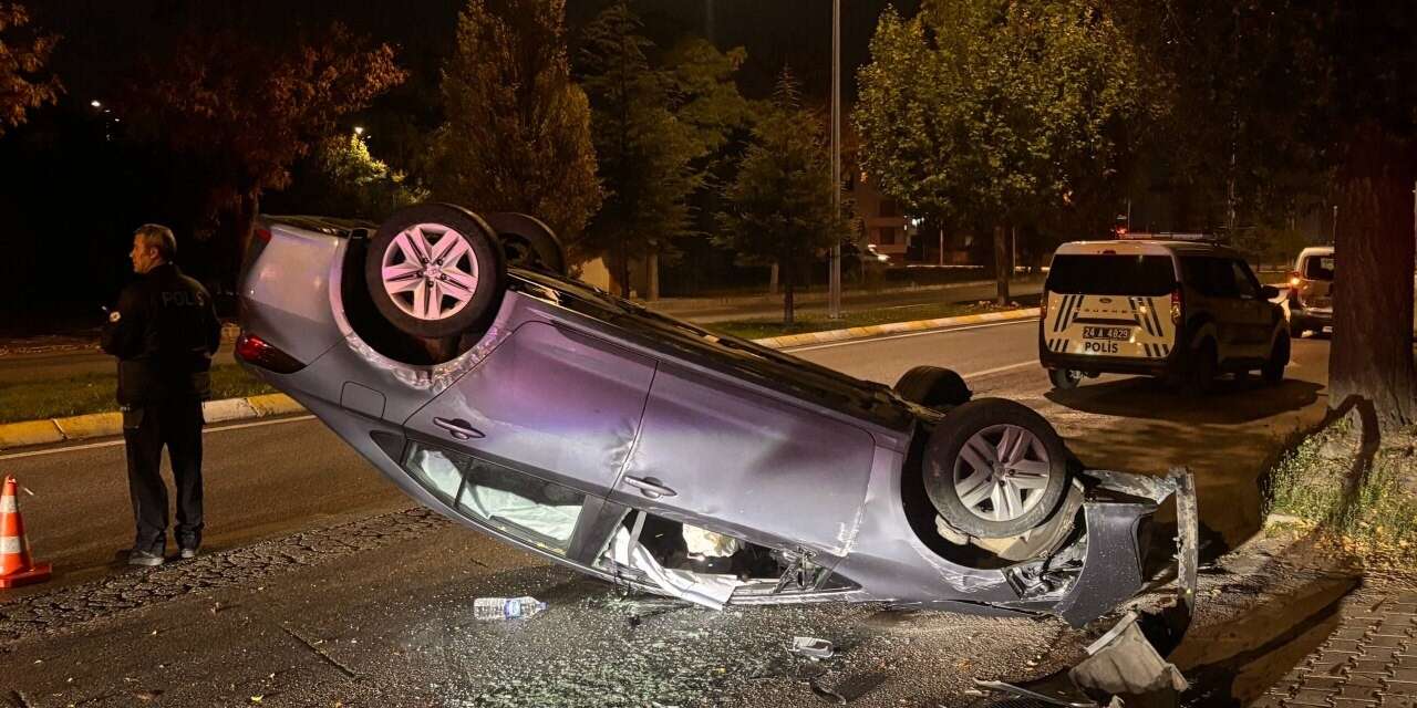 Erzincan’da otomobil devrildi: 1 yaralı