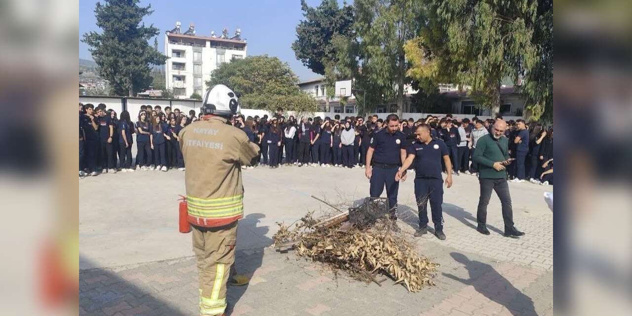 Antakya’da öğrenci ve öğretmenlere yangın eğitimi verildi