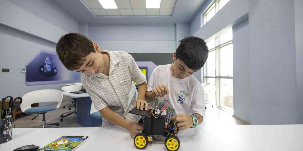 Mersinli öğrenciler robotik kodlama yarışmalarında derece elde etti