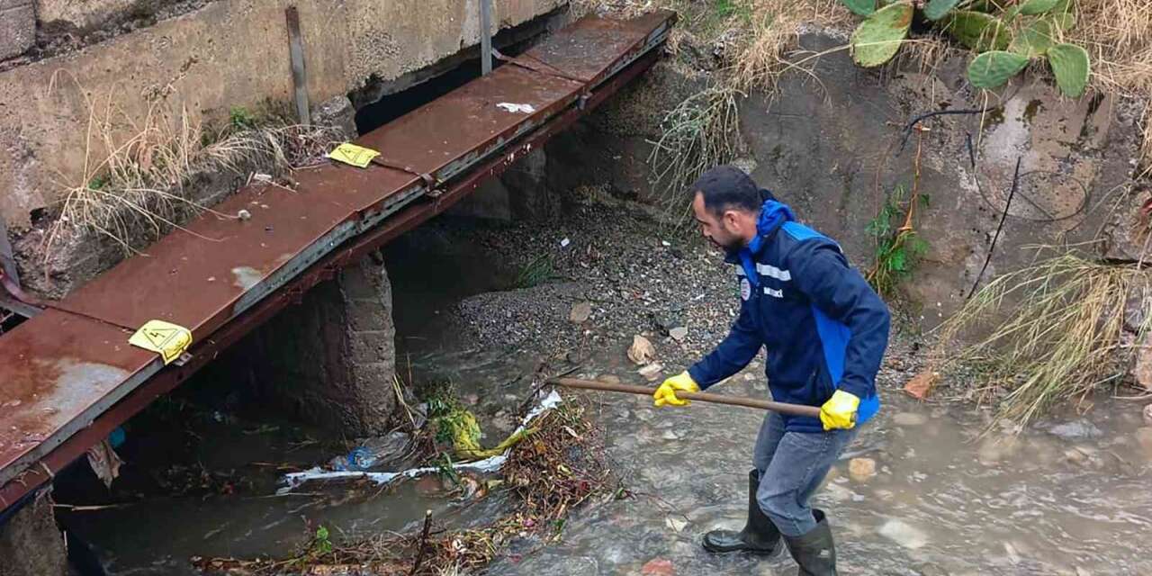 Muğla Büyükşehir ekiplerinden taşkın riski bulunan alanlara müdahale