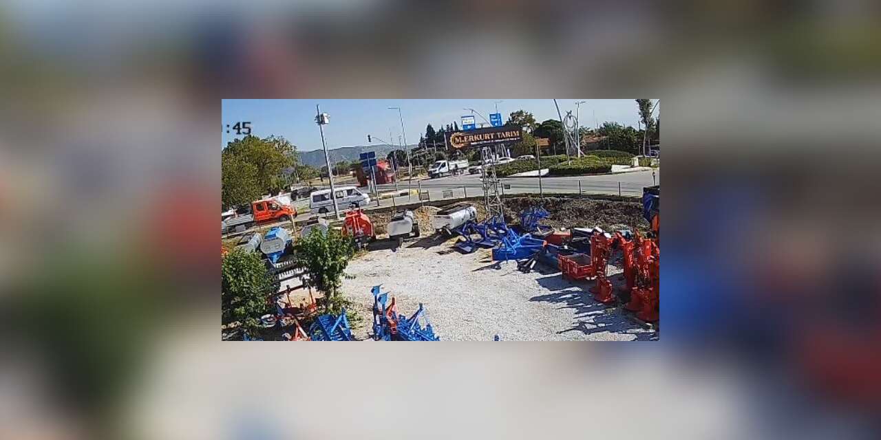 Kamyonetin altında kalmaktan son anda kurtuldu, o anlar kamerada