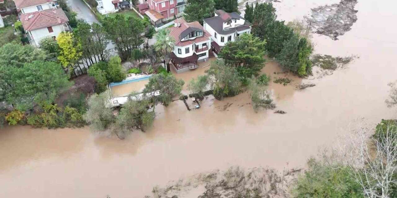 Şile’de göle dönen yollar havadan görüntülendi