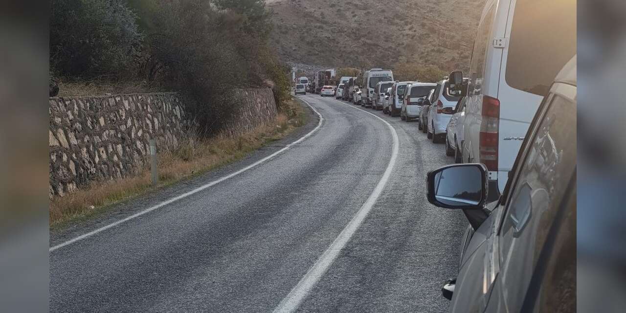 Kontrollü patlatmalar uzun araç kuyruklarına neden oluyor