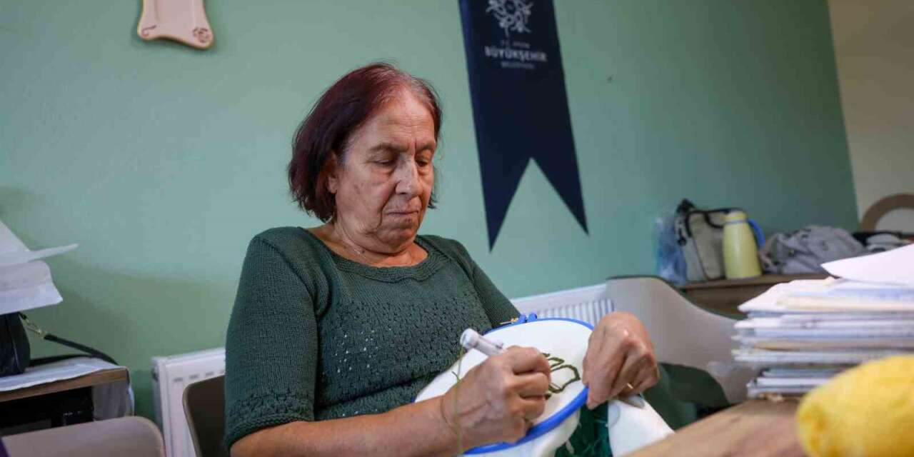 Aydın Büyükşehir Belediyesi Kadın Yaşam Atölyesi’nde eğitimler sürüyor